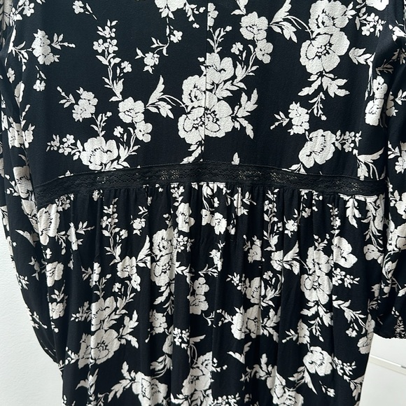 SaltWater Luxe Mini Dress W Lace Accents. Like New Cond. - Size Med. - Picture 3 of 9